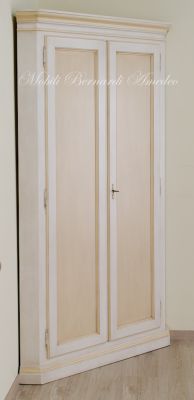 Armadietto angolare a 2 ante in legno massello dipinto con colori a scelta